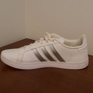 Adidas Grand Court Sneakers Size 6.5 Cloud White With Platinum Finish Stripes